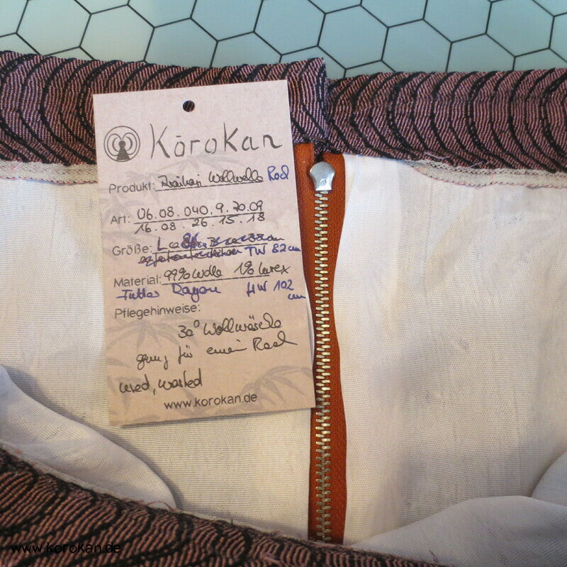 Bleistiftrock mit Diorfalte und Leistentaschen aus aufgetrenntem Kimono Wollmaterial, Gr. M, Unikat