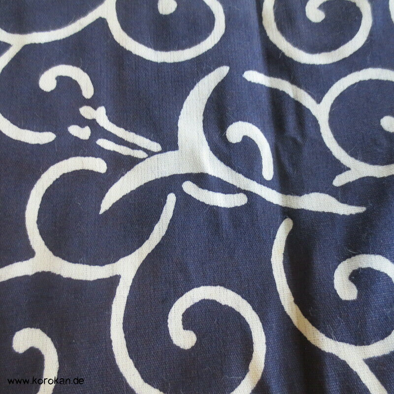 großes Furoshiki, Arabeskenkreis mit Kranichen und Pinien
