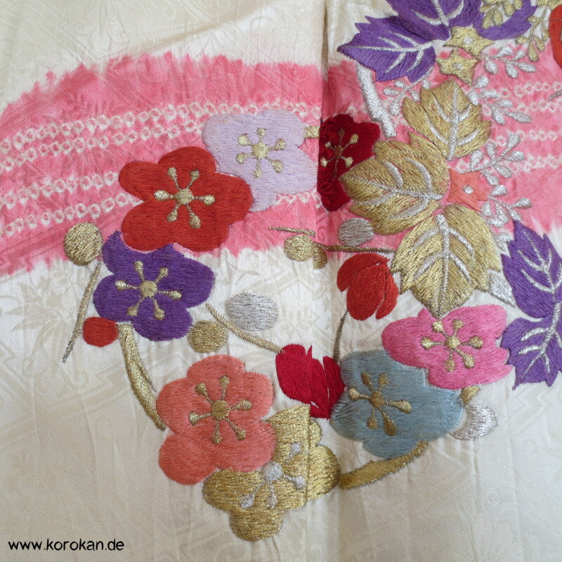 Stickereiblütenrondelle Furisode Diamantrauten Seidendamast Kimono, Shibori