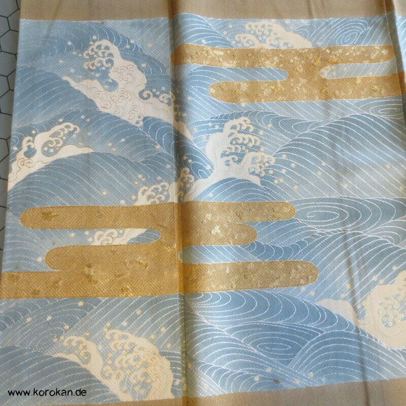 Wellenstreifen Yamato Irotomesode Seidendamast Kimono, messing