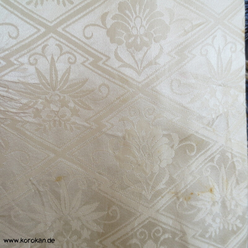 Stickereiblütenrondelle Furisode Diamantrauten Seidendamast Kimono, Shibori