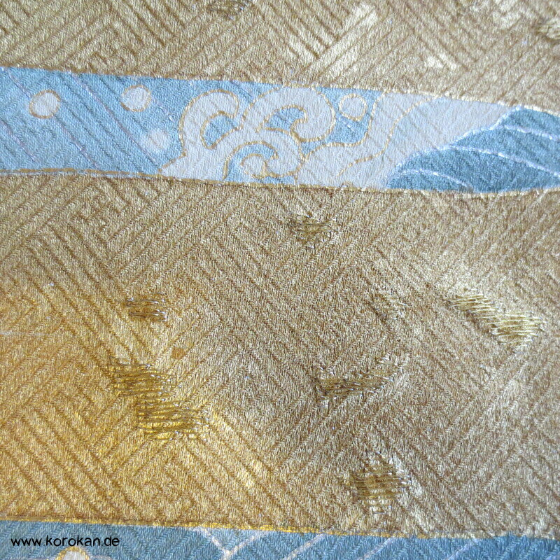 Wellenstreifen Yamato Irotomesode Seidendamast Kimono, messing