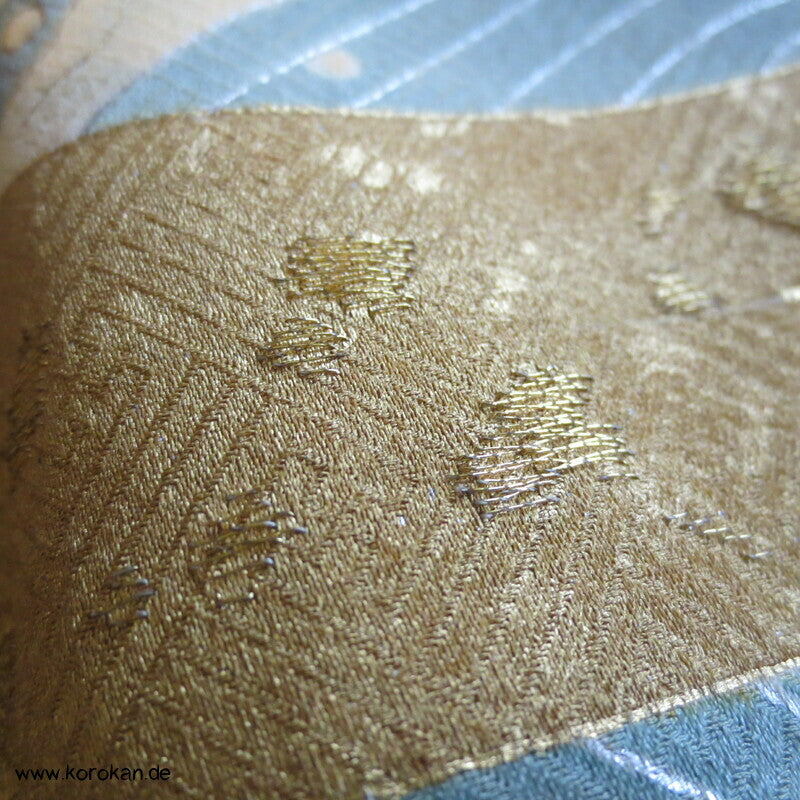 Wellenstreifen Yamato Irotomesode Seidendamast Kimono, messing