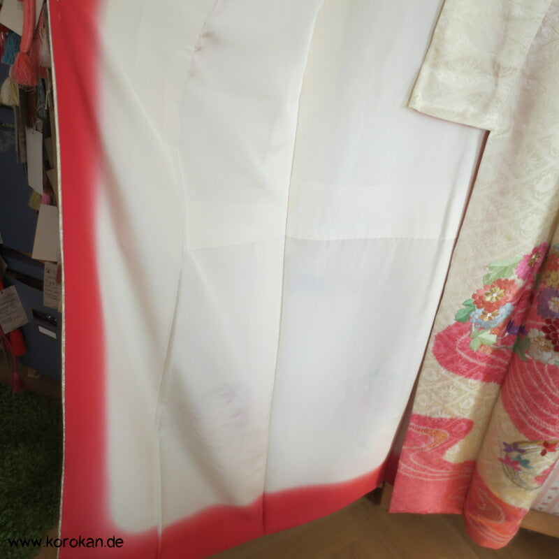 Stickereiblütenrondelle Furisode Diamantrauten Seidendamast Kimono, Shibori
