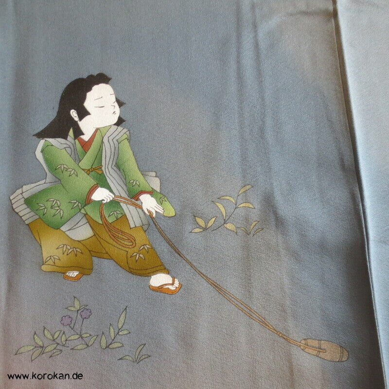 spielendes Kind mit Flechtbänder und Blüten Homongi Seidencrepe Kimono