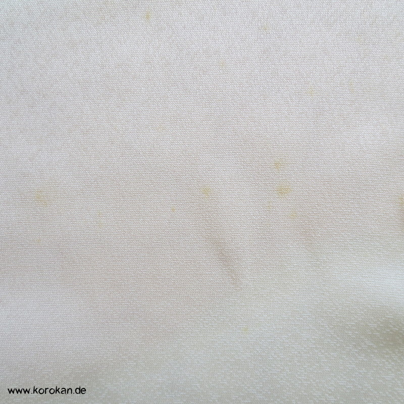 Sagara Knötchenstickerei auf Bokashi Seidencrepesatin Kimono Stoff