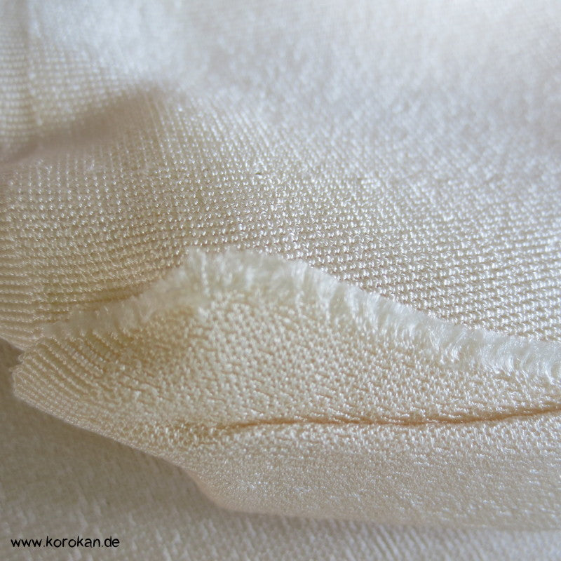 Sagara Knötchenstickerei auf Bokashi Seidencrepesatin Kimono Stoff
