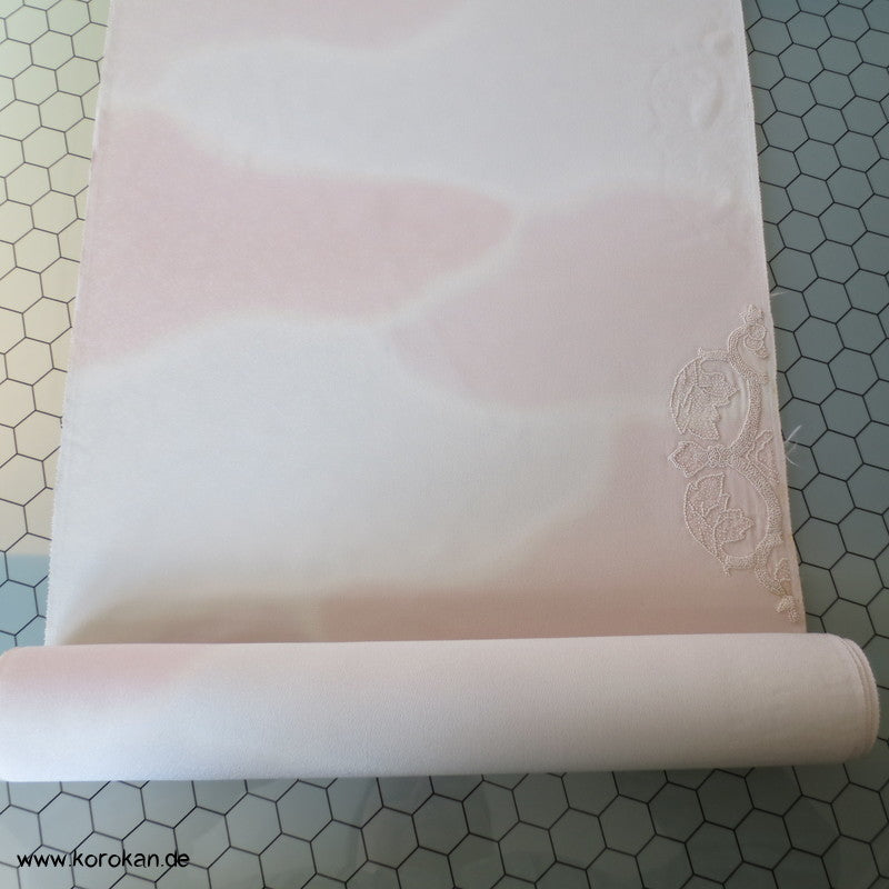 Sagara Knötchenstickerei auf Bokashi Seidencrepesatin Kimono Stoff