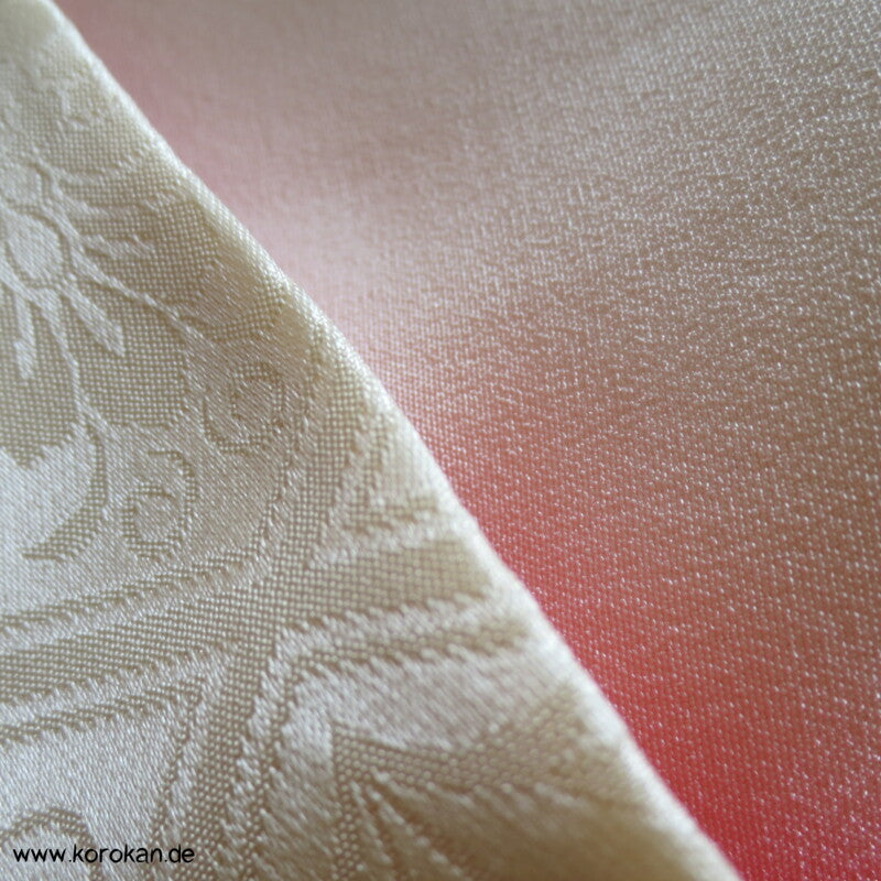 Stickereiblütenrondelle Furisode Diamantrauten Seidendamast Kimono, Shibori
