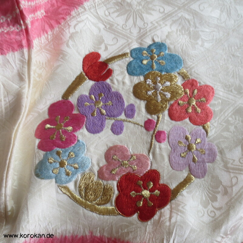 Stickereiblütenrondelle Furisode Diamantrauten Seidendamast Kimono, Shibori