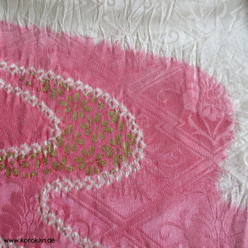 Stickereiblütenrondelle Furisode Diamantrauten Seidendamast Kimono, Shibori