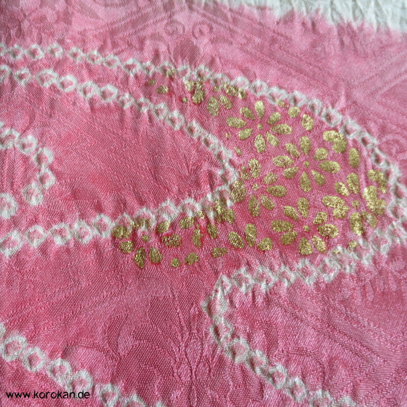 Stickereiblütenrondelle Furisode Diamantrauten Seidendamast Kimono, Shibori