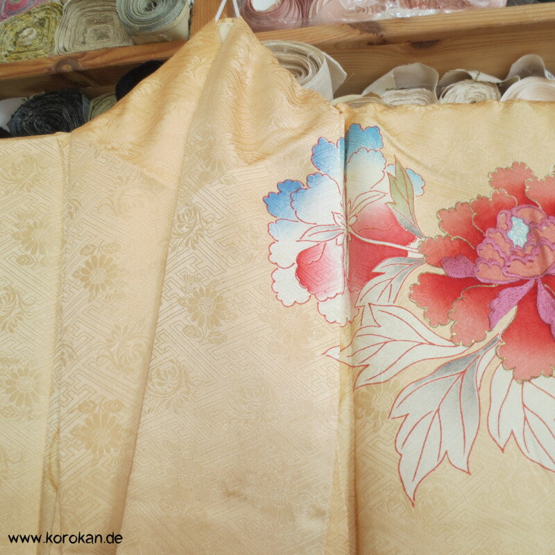 große Päonien, teilbestickter Furisode Seidendamast Kimono
