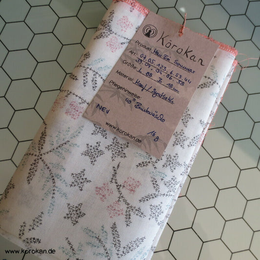 feine Zweige auf heller Hanfmischung HanEri