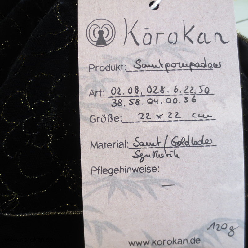 japanischer Samtpompadour mit goldener Stickerei und Innenleben