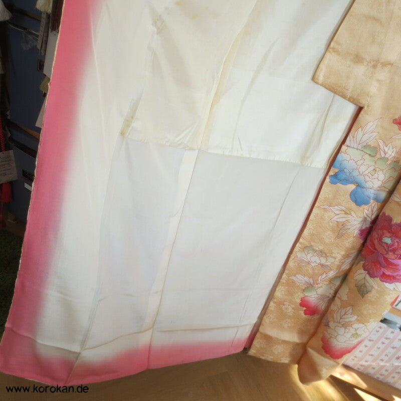 große Päonien, teilbestickter Furisode Seidendamast Kimono