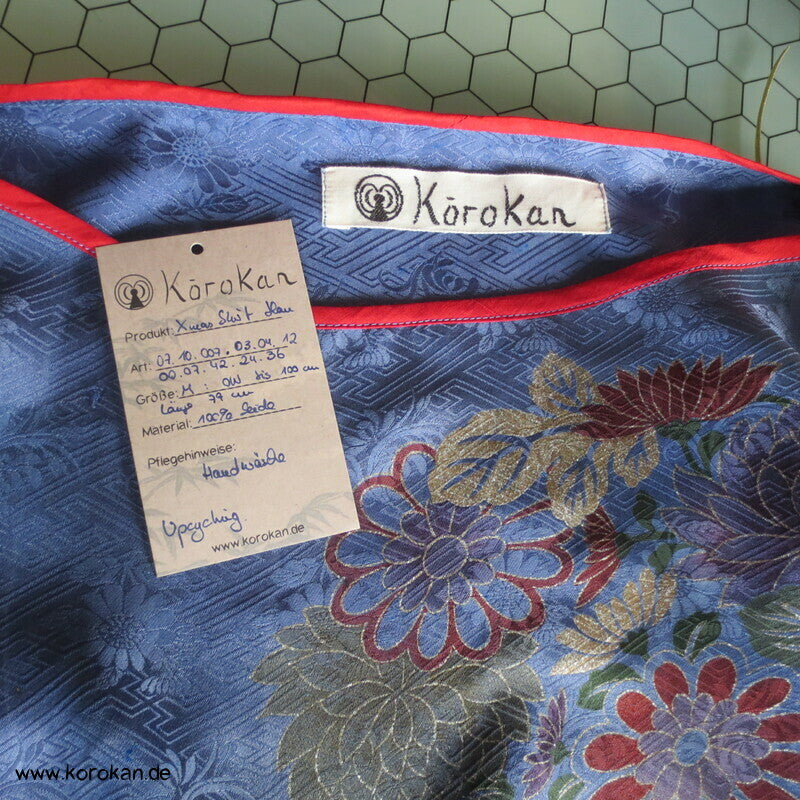 Upcycling Weihnachts Shirtbluse aus überfärbter Furisode Kimono Damast Seide, Gr. M