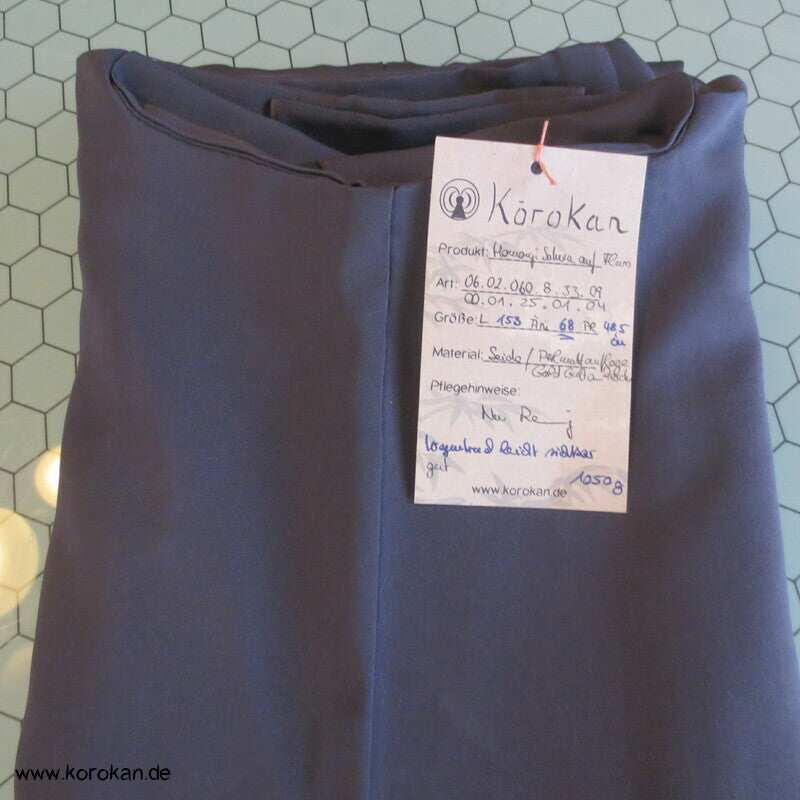 Perlmutt Sakura Blüten auf Fluss Homongi Seidencrepe Kimono