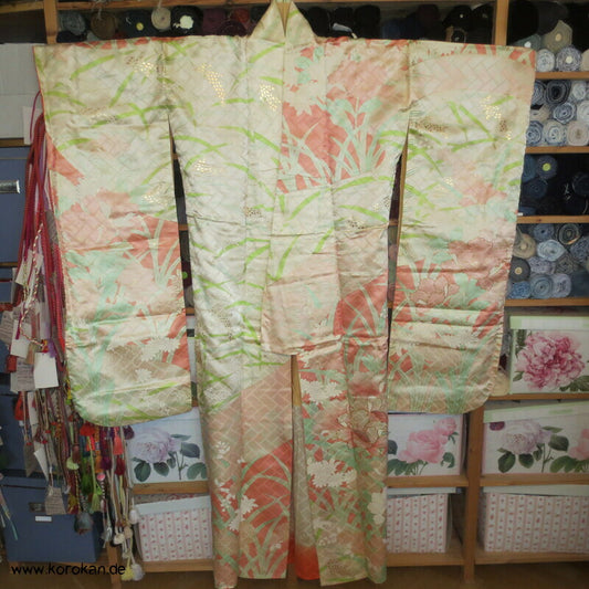 pastelliger Furisode, goldene Reisähren, Blumen, Higaki Rinzu Seiden Damast