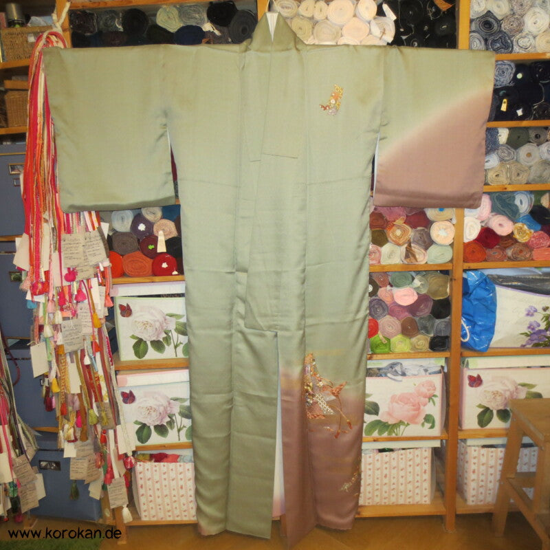 Farbverlauf und Tanzaku Stickereien Homongi Seidendamast Kimono