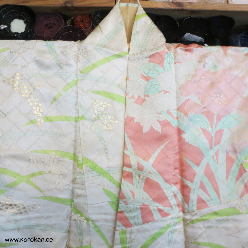 pastelliger Furisode, goldene Reisähren, Blumen, Higaki Rinzu Seiden Damast