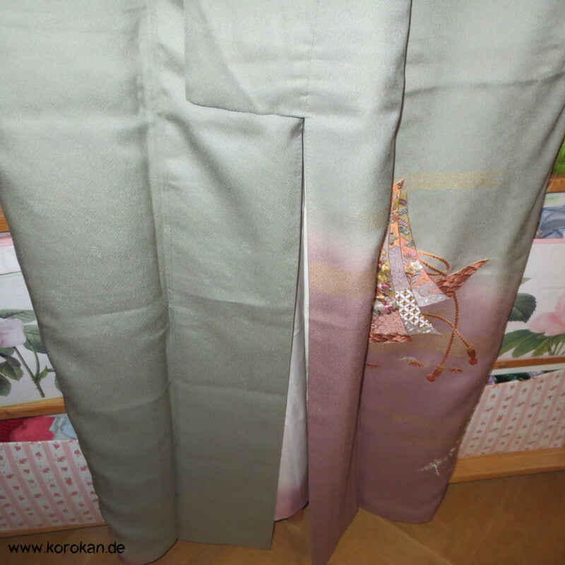 Farbverlauf und Tanzaku Stickereien Homongi Seidendamast Kimono