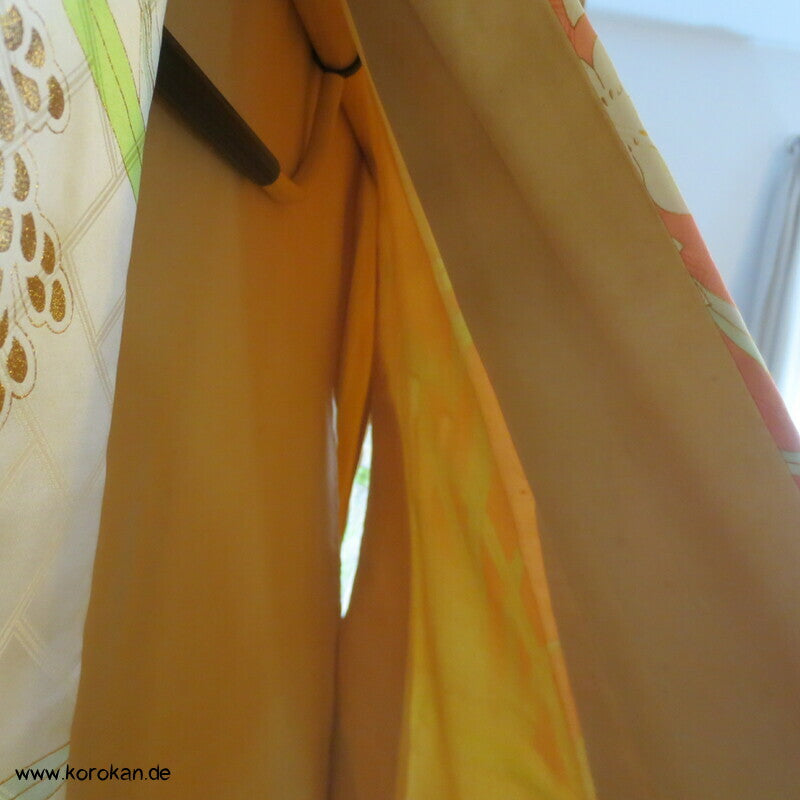 pastelliger Furisode, goldene Reisähren, Blumen, Higaki Rinzu Seiden Damast