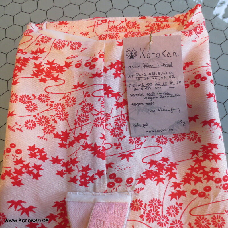 Seidendamast Juban Unterkimono, zartrote Gartenlandschaft