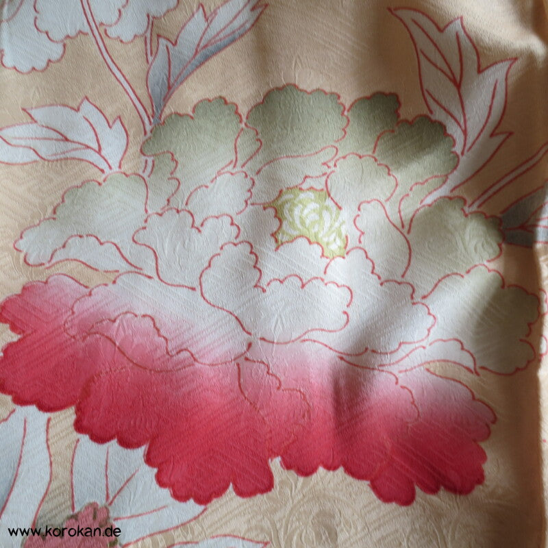 große Päonien, teilbestickter Furisode Seidendamast Kimono