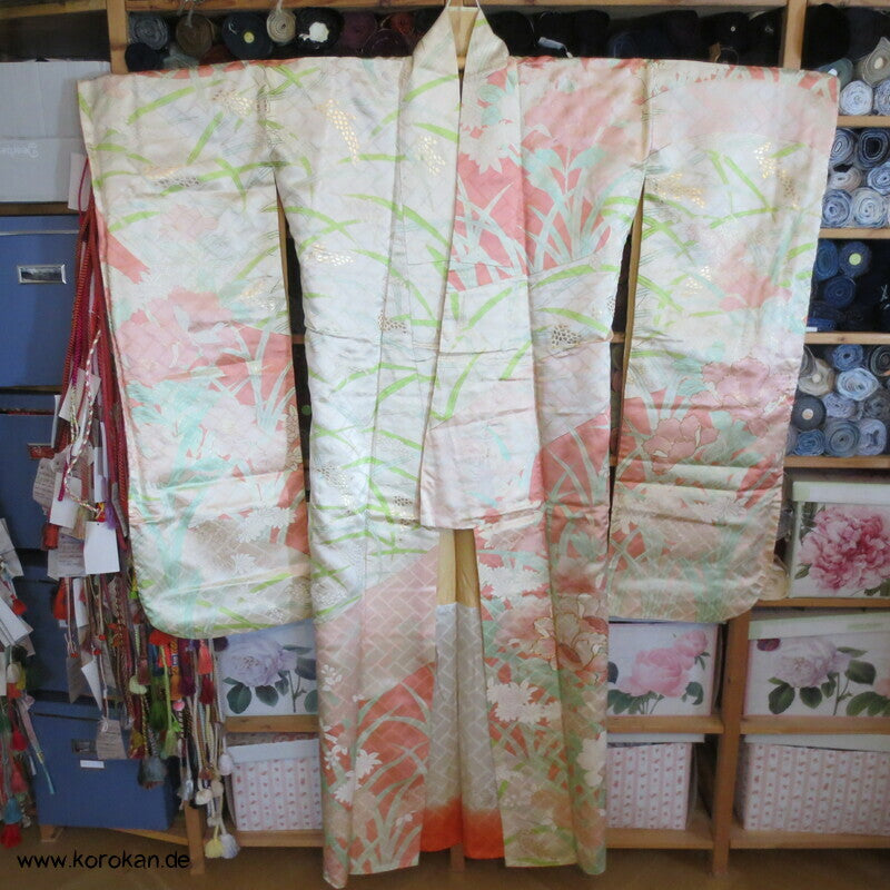 pastelliger Furisode, goldene Reisähren, Blumen, Higaki Rinzu Seiden Damast