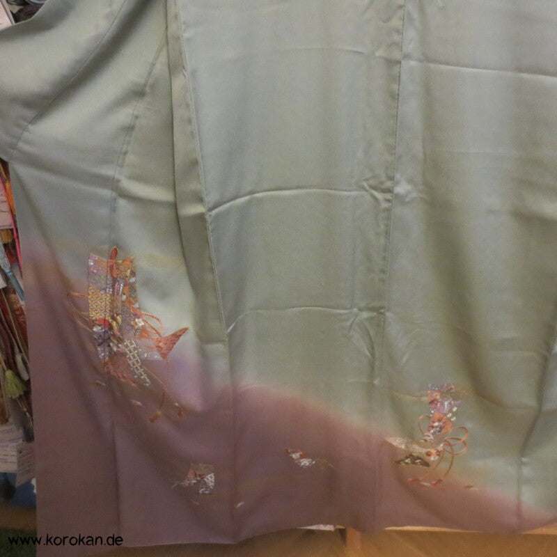 Farbverlauf und Tanzaku Stickereien Homongi Seidendamast Kimono