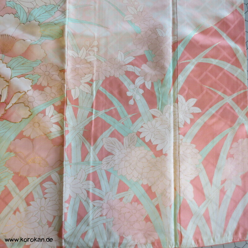 pastelliger Furisode, goldene Reisähren, Blumen, Higaki Rinzu Seiden Damast