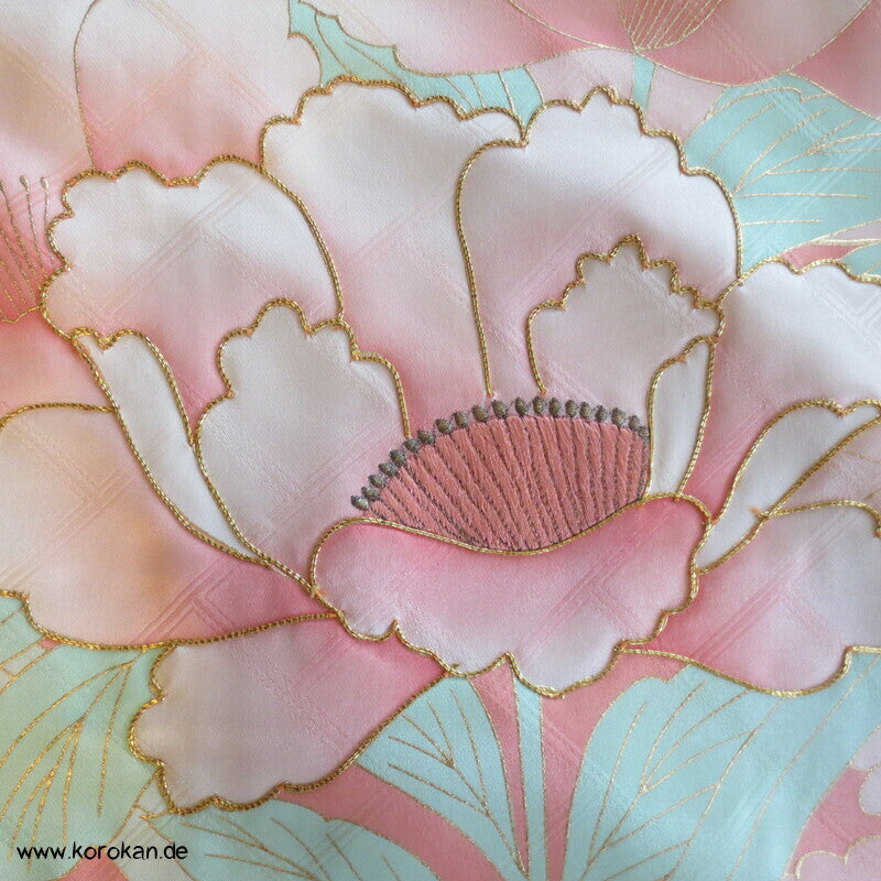pastelliger Furisode, goldene Reisähren, Blumen, Higaki Rinzu Seiden Damast