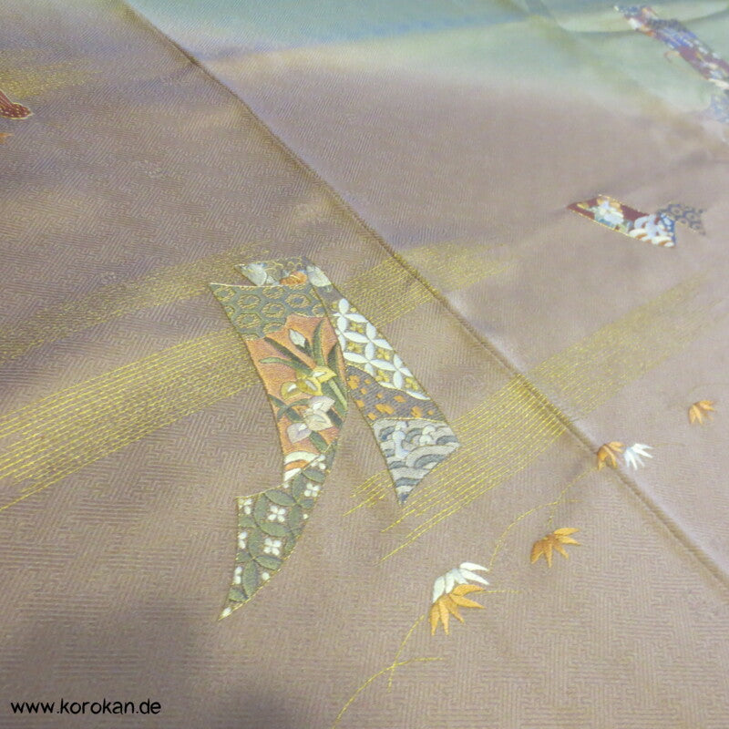 Farbverlauf und Tanzaku Stickereien Homongi Seidendamast Kimono