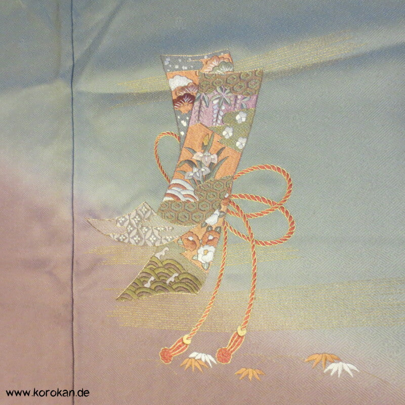 Farbverlauf und Tanzaku Stickereien Homongi Seidendamast Kimono