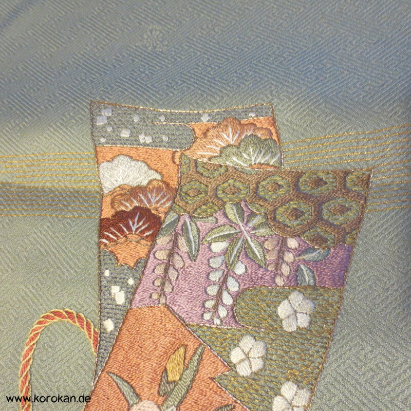 Farbverlauf und Tanzaku Stickereien Homongi Seidendamast Kimono