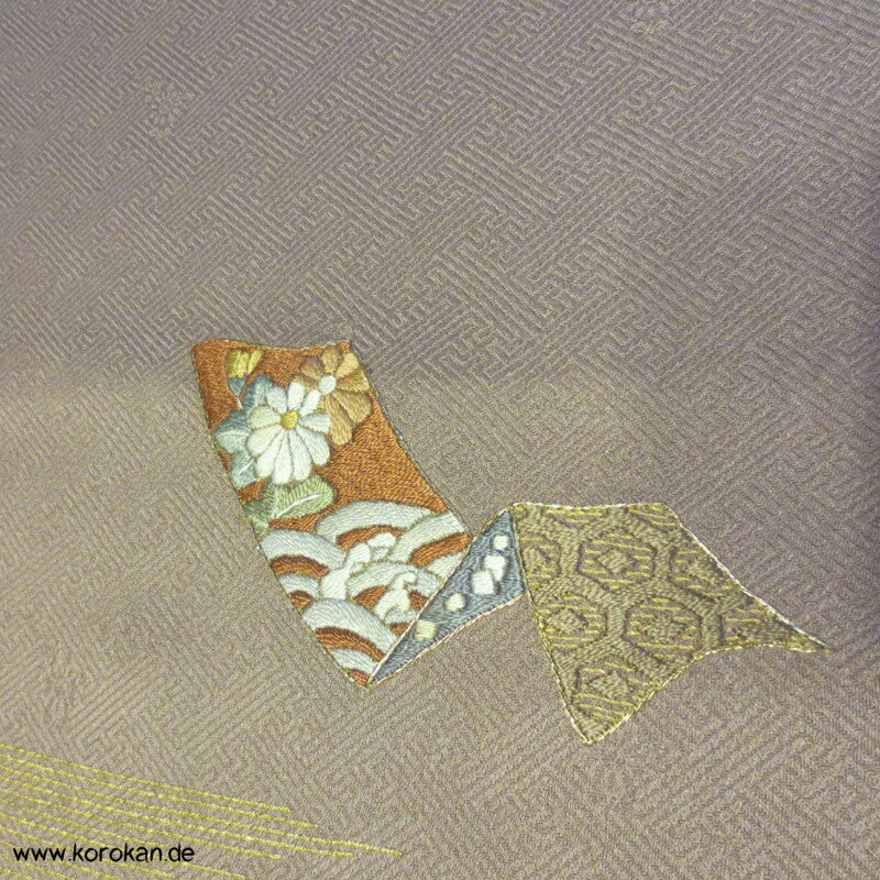 Farbverlauf und Tanzaku Stickereien Homongi Seidendamast Kimono