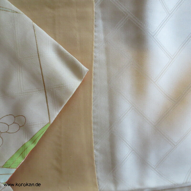 pastelliger Furisode, goldene Reisähren, Blumen, Higaki Rinzu Seiden Damast