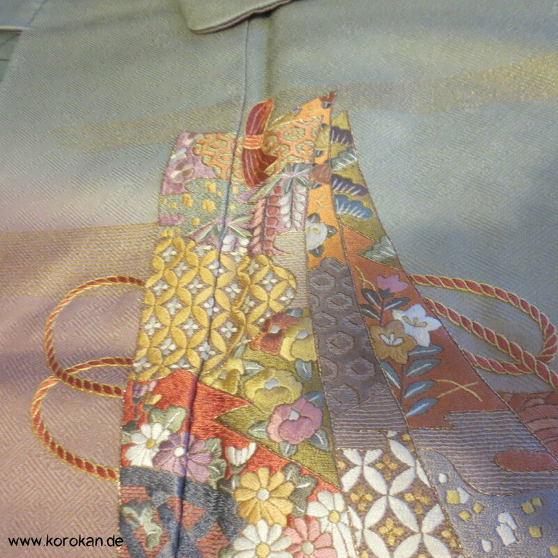 Farbverlauf und Tanzaku Stickereien Homongi Seidendamast Kimono