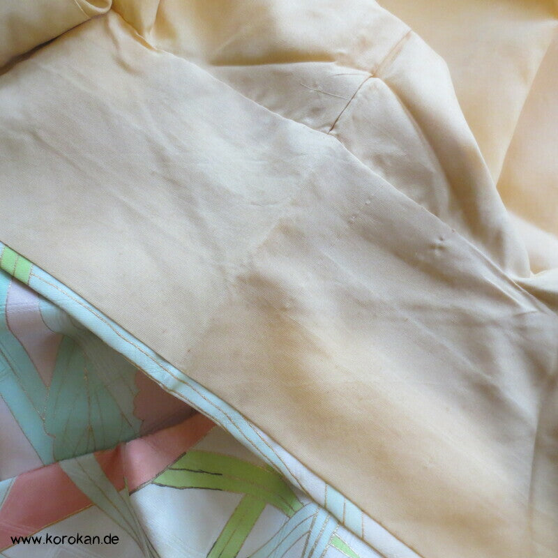 pastelliger Furisode, goldene Reisähren, Blumen, Higaki Rinzu Seiden Damast