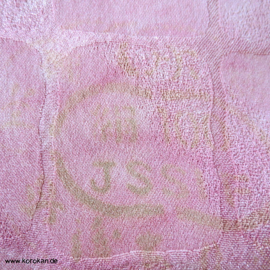 üppige Fächer-Stickerei mit Shibori auf rosa, Tanmono