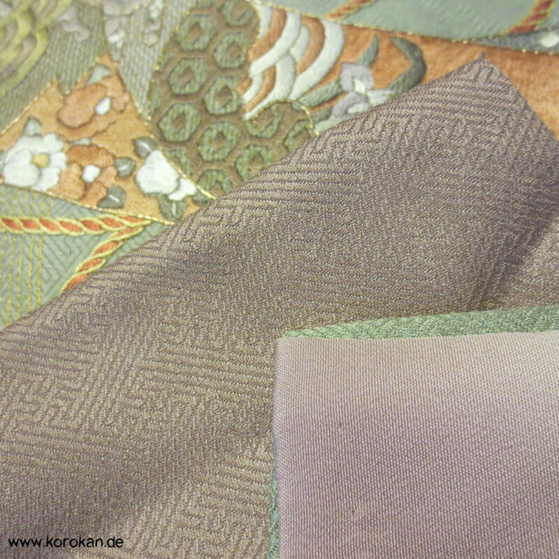 Farbverlauf und Tanzaku Stickereien Homongi Seidendamast Kimono