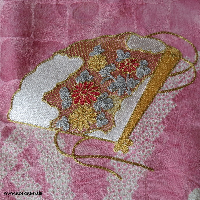 üppige Fächer-Stickerei mit Shibori auf rosa, Tanmono