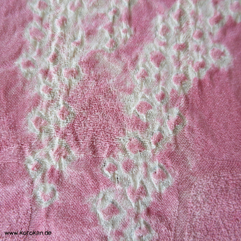 üppige Fächer-Stickerei mit Shibori auf rosa, Tanmono