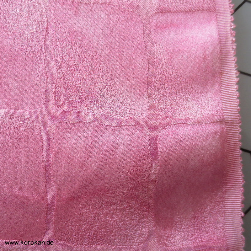 üppige Fächer-Stickerei mit Shibori auf rosa, Tanmono
