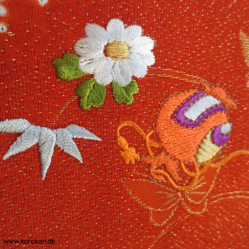 Mädchen Shibori und Stickerei Furisode Karieba