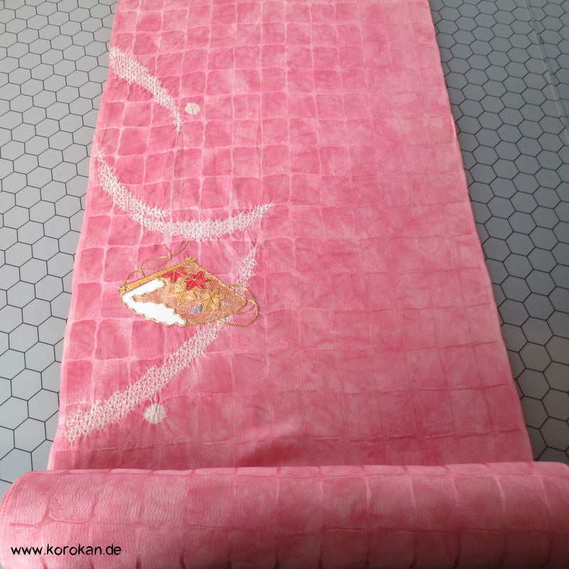 üppige Fächer-Stickerei mit Shibori auf rosa, Tanmono
