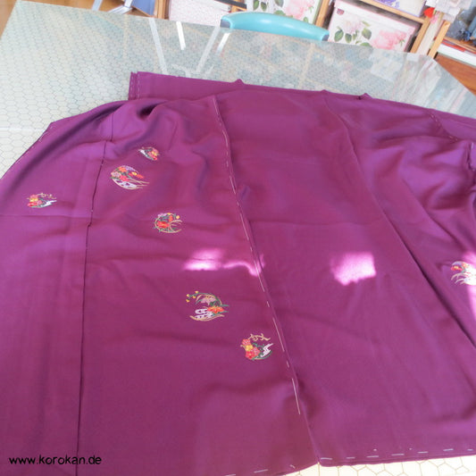 lila Seidencrepe mit Stickerei Rondellen Furisode Kimono Karieba