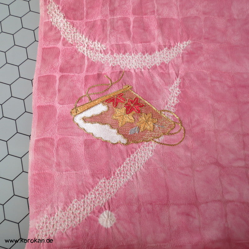 üppige Fächer-Stickerei mit Shibori auf rosa, Tanmono