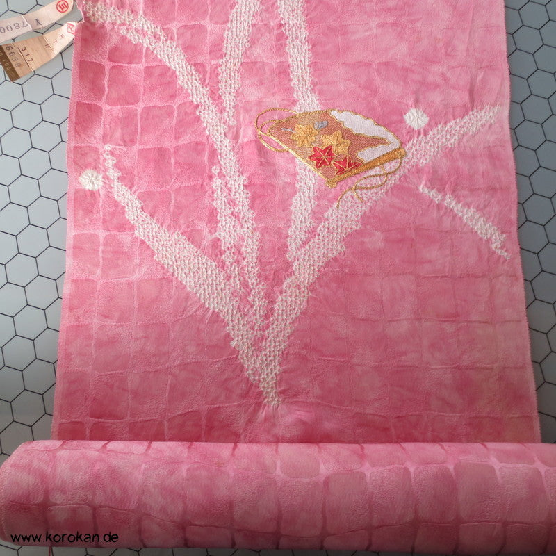 üppige Fächer-Stickerei mit Shibori auf rosa, Tanmono